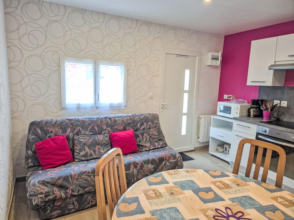 Holiday Home Les Bégonias by Interhome House in St-Malo