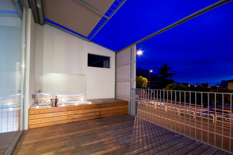 Night, Balcony/Terrace, Decorative detail