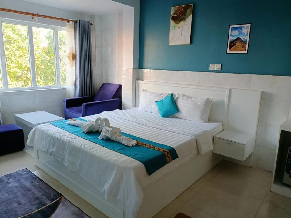 Bed, Bedroom, towels