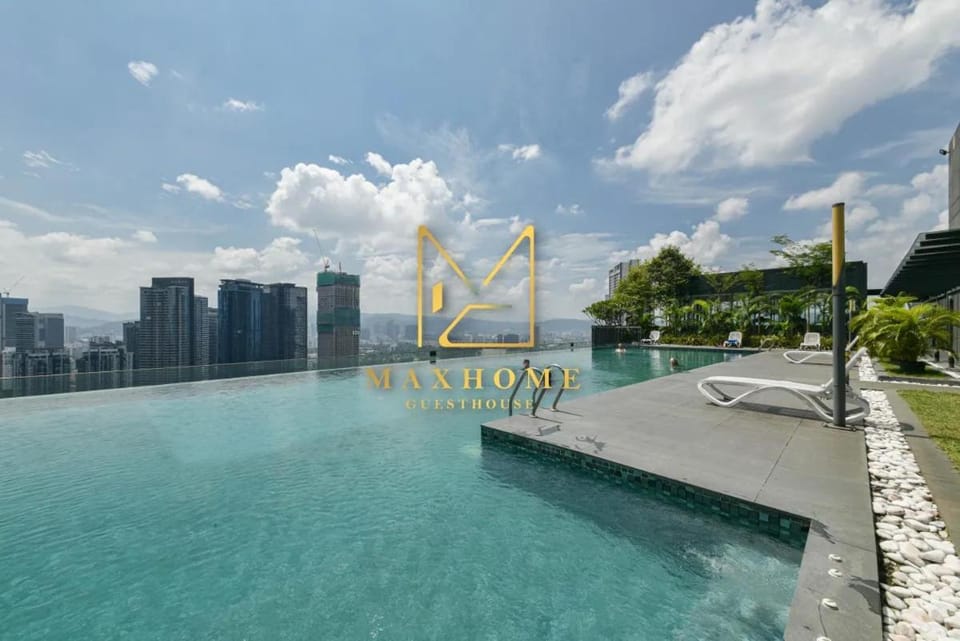 Property building, Day, Swimming pool