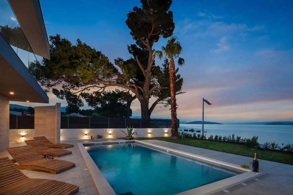 View (from property/room), Sea view, Swimming pool