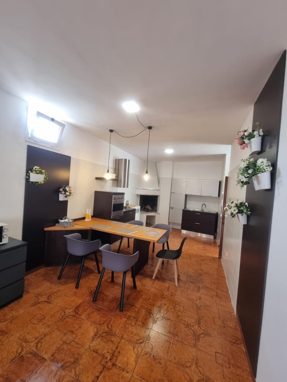 Kitchen or kitchenette, Living room, Dining area, oven