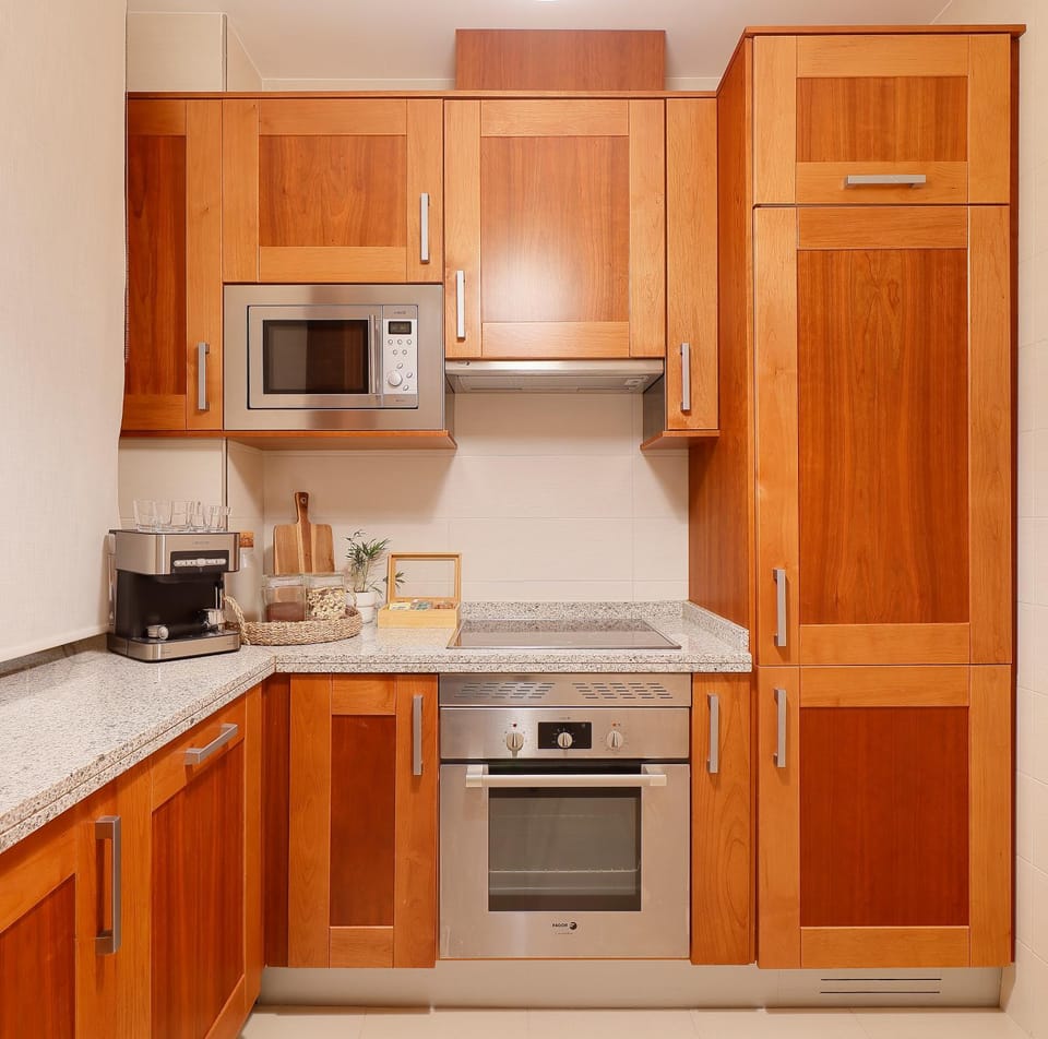 Coffee/tea facilities, Kitchen or kitchenette, dishwasher, stove, toaster, washing machine, kitchen