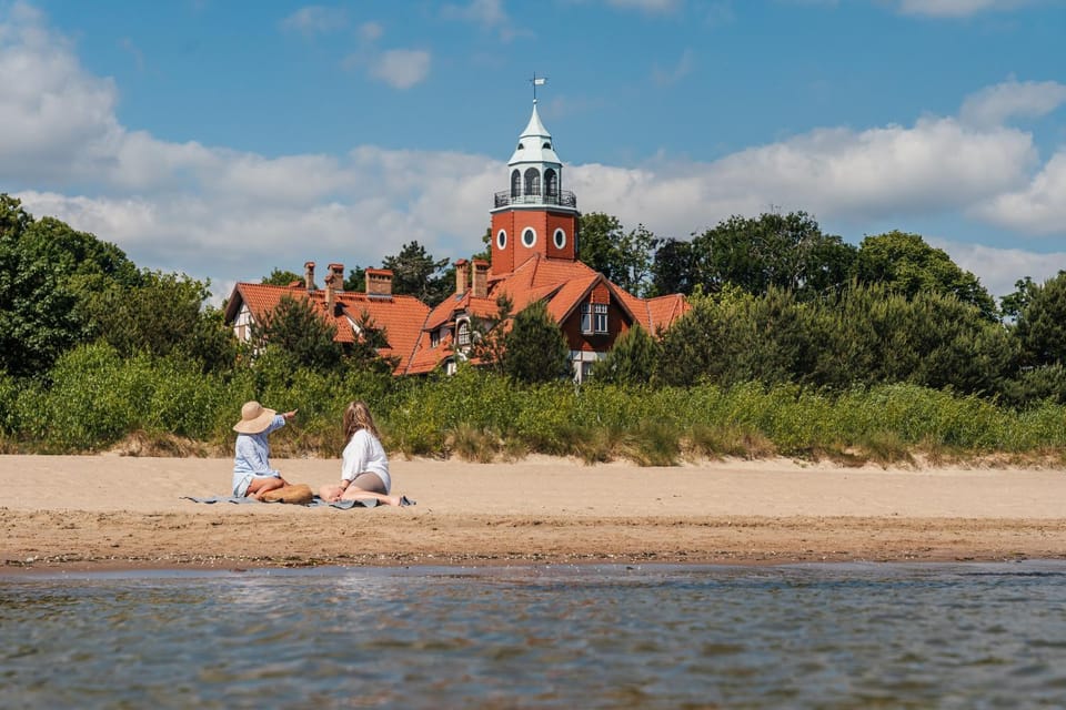 Property building, Nearby landmark, People, Natural landscape, Beach, Sea view, group of guests