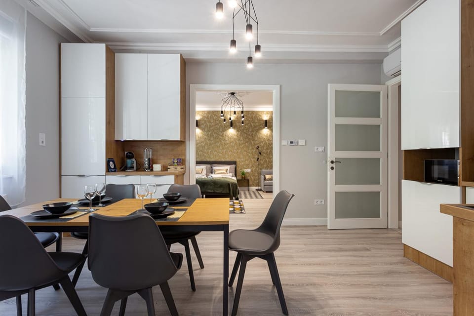 Coffee/tea facilities, Kitchen or kitchenette, Dining area
