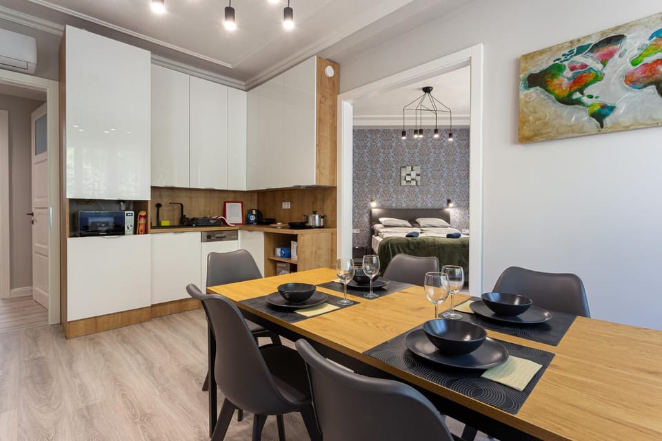 Coffee/tea facilities, Kitchen or kitchenette, Dining area