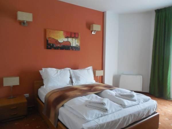 Villa AnnaLia - Rooms to Rent Bed and Breakfast in Moldova