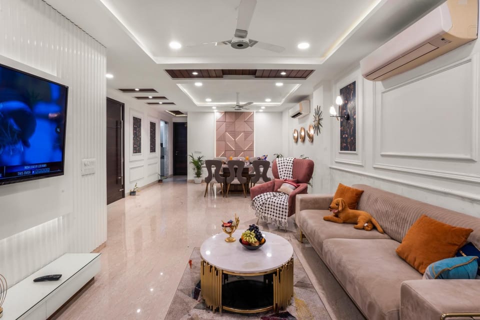 TV and multimedia, Living room, Seating area, Evening entertainment