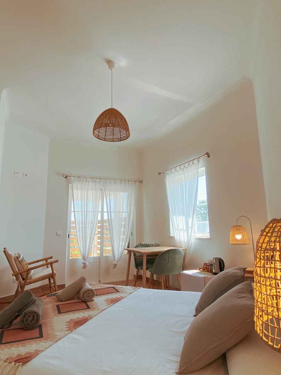 Bed, Photo of the whole room, Seating area, Bedroom