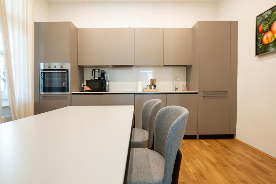 Kitchen or kitchenette, Dining area, minibar, pet friendly, stove
