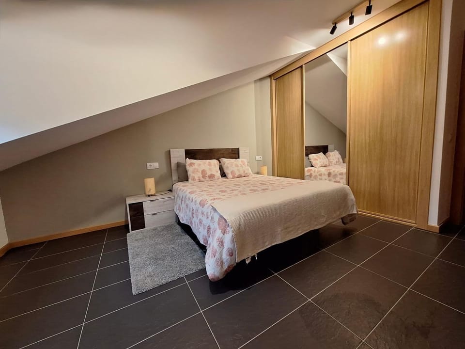 Bed, Photo of the whole room, Bedroom, wardrobe