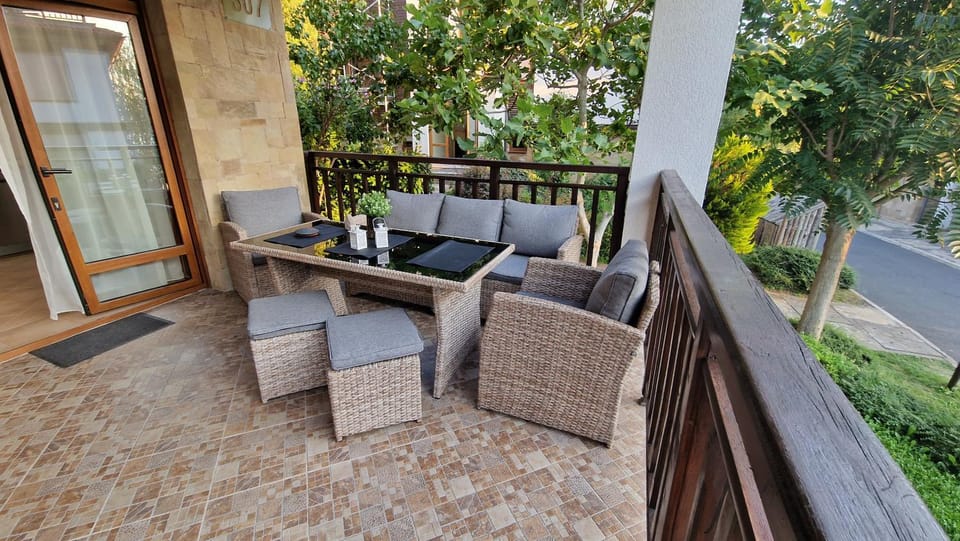 Balcony/Terrace, Garden view