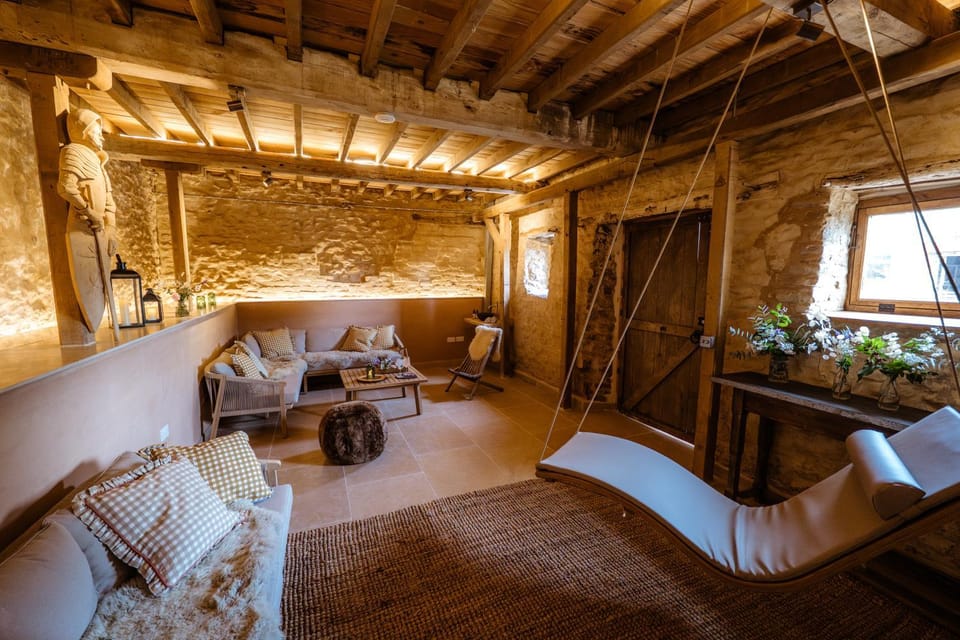 Country Cottage with Spa, Catering, Gardens, Nature Reserve Walks - Free Parking, Self Checkin House in Scunthorpe