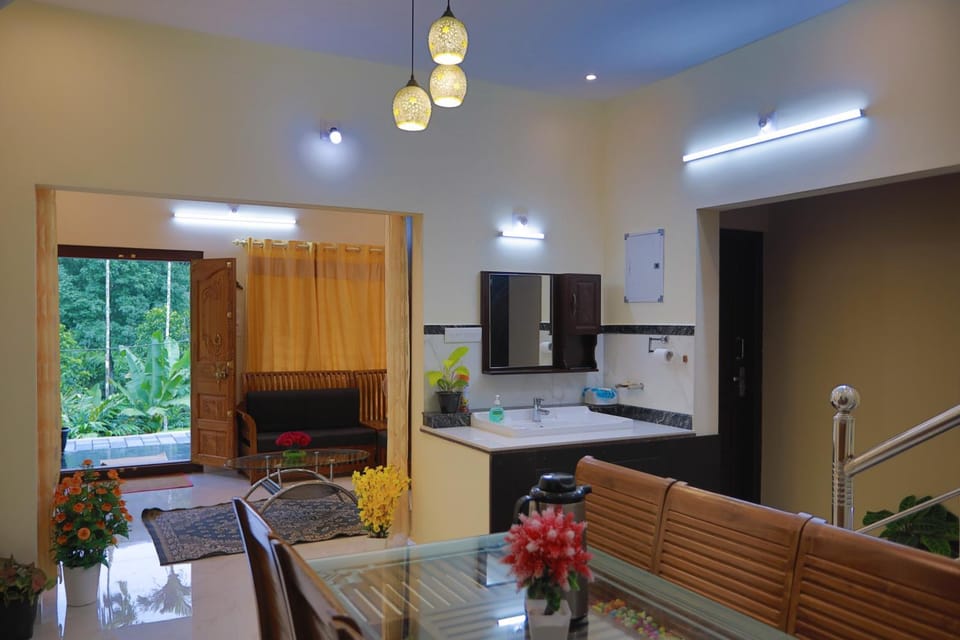 Seating area, Dining area