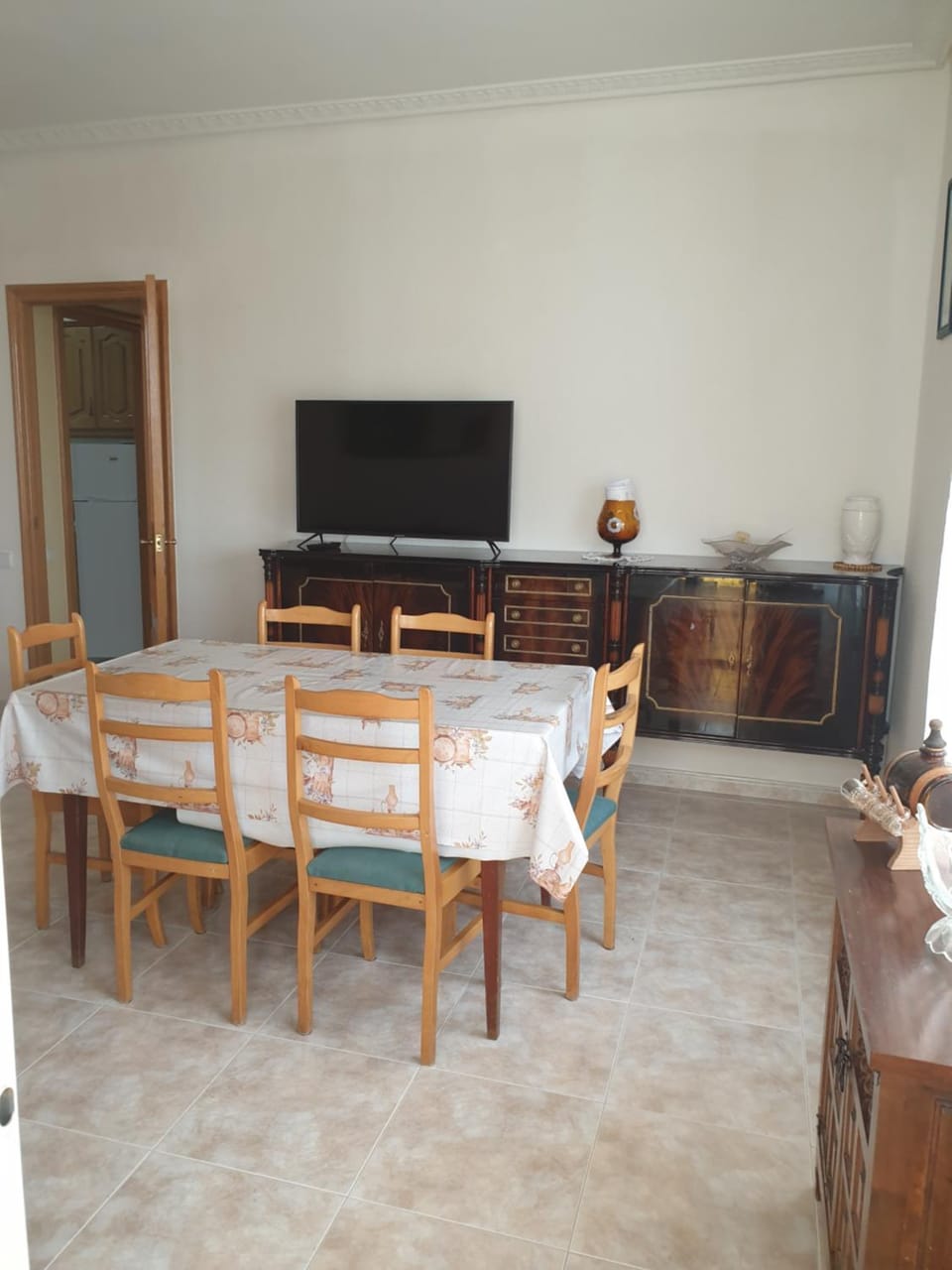 Communal lounge/ TV room, Dining area
