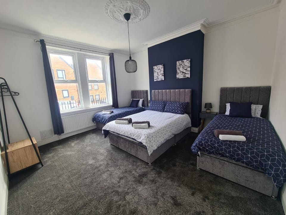 Photo of the whole room, Bedroom