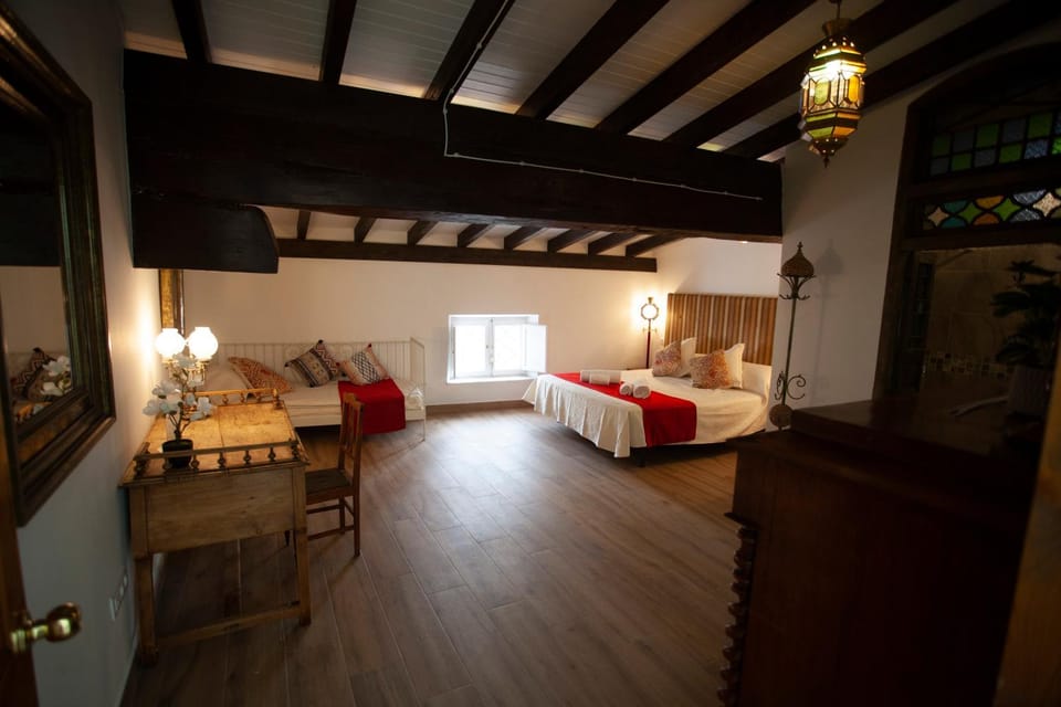 Photo of the whole room, Bedroom