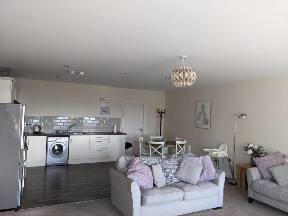 Living room, Dining area, kitchen