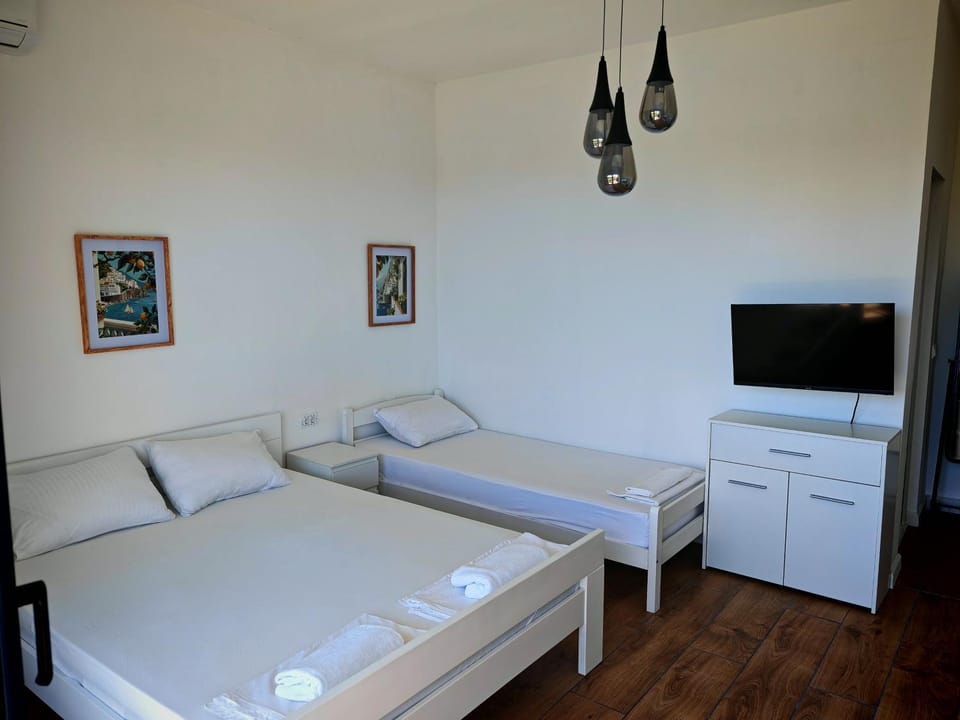 White apartments Bed and Breakfast in Ulcinj Municipality