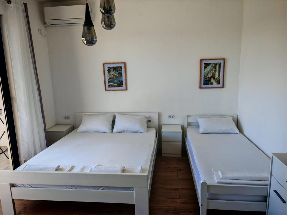 White apartments Bed and Breakfast in Ulcinj Municipality