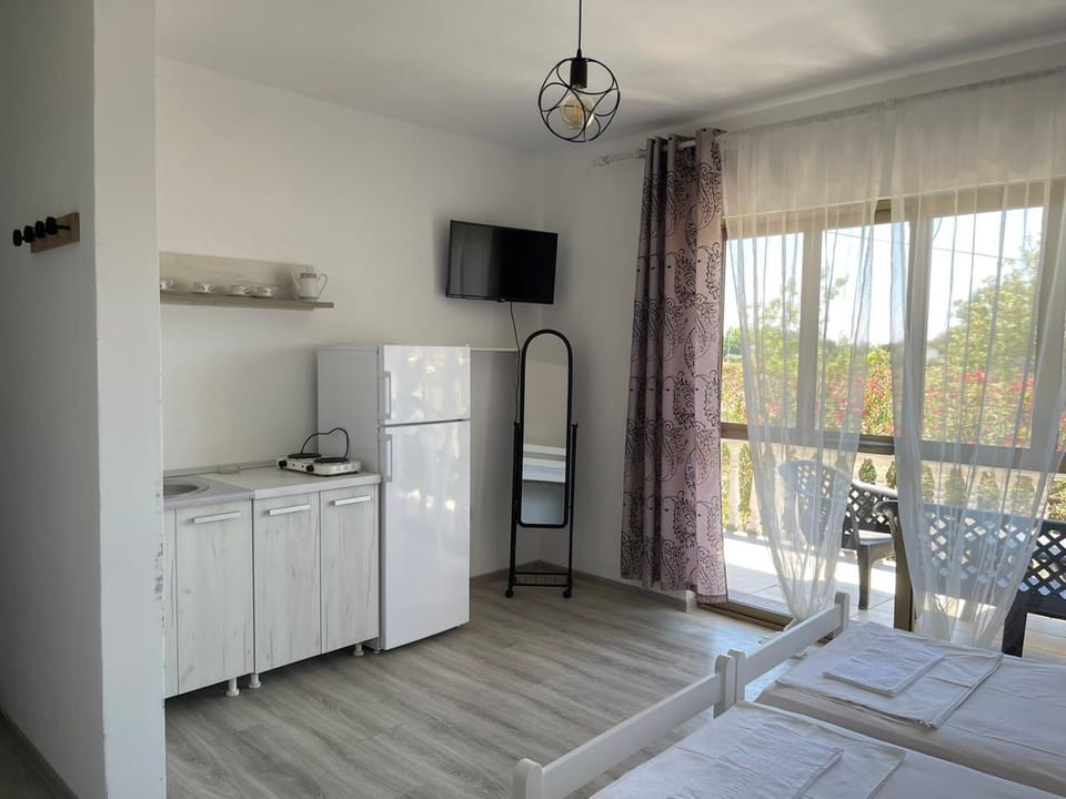 White apartments Bed and Breakfast in Ulcinj Municipality