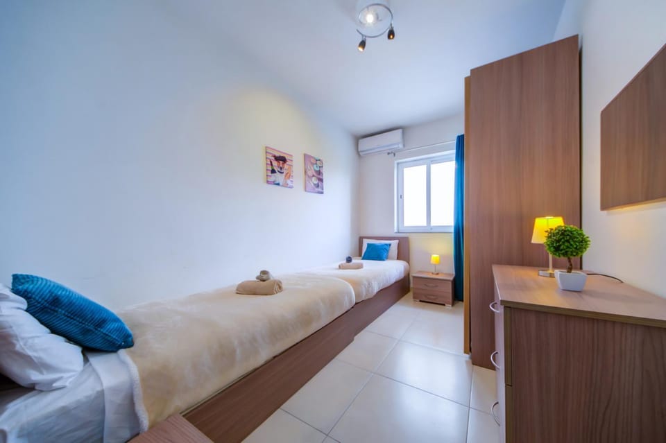 Bed, Photo of the whole room, Bedroom, towels, wardrobe