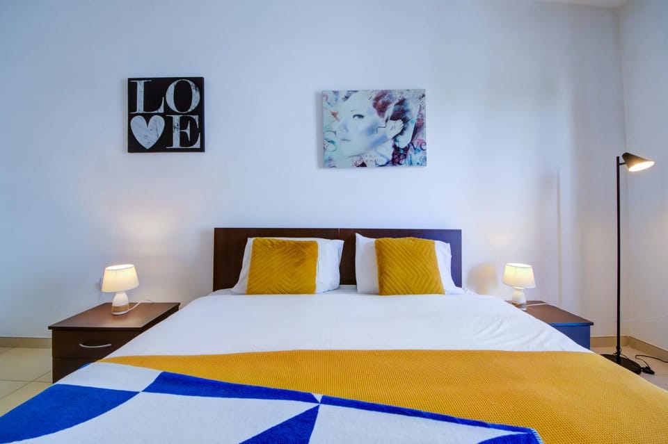 Bed, Photo of the whole room, Decorative detail, Bedroom