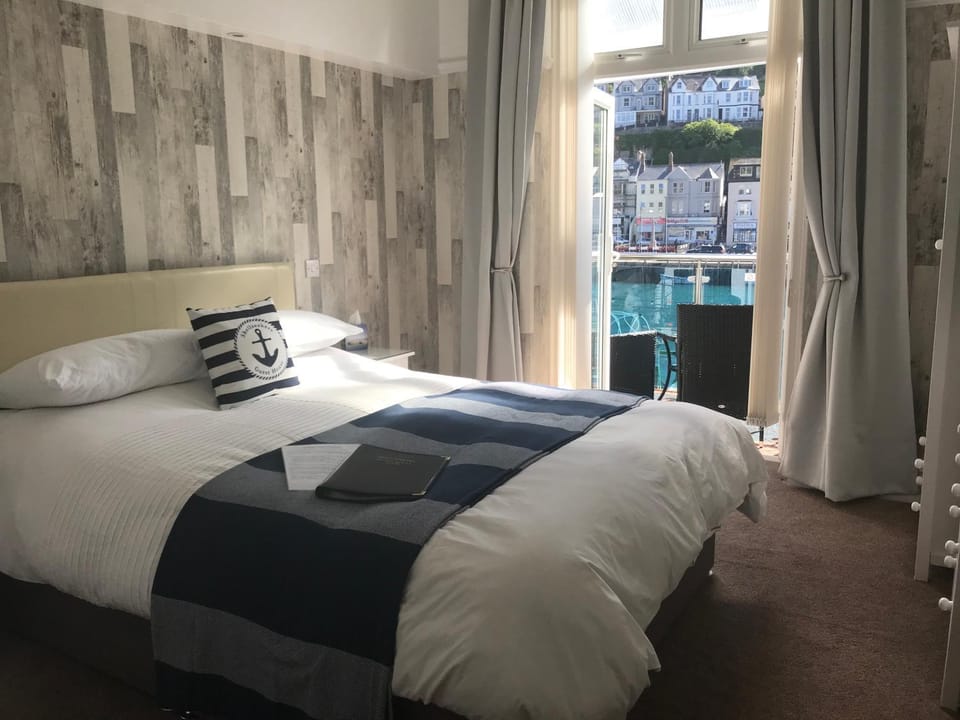 Day, Summer, Photo of the whole room, On site, Landmark view, River view, Street view
