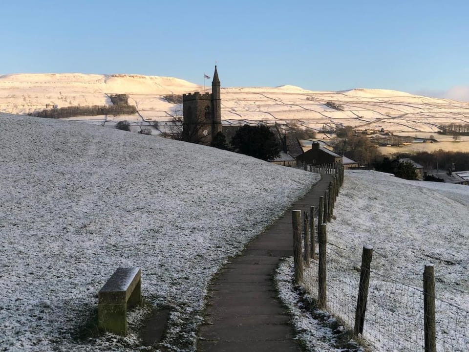 Rose Cottage. Family home on the river House in England