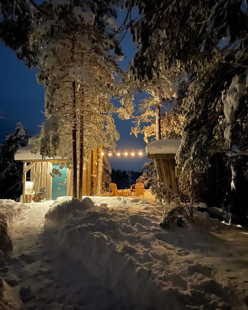 Property building, Winter, Balcony/Terrace