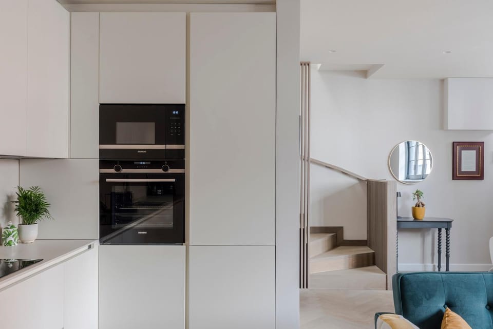 Stunning 2-Bed Mews House with AC near Regent's Park House in City of Westminster