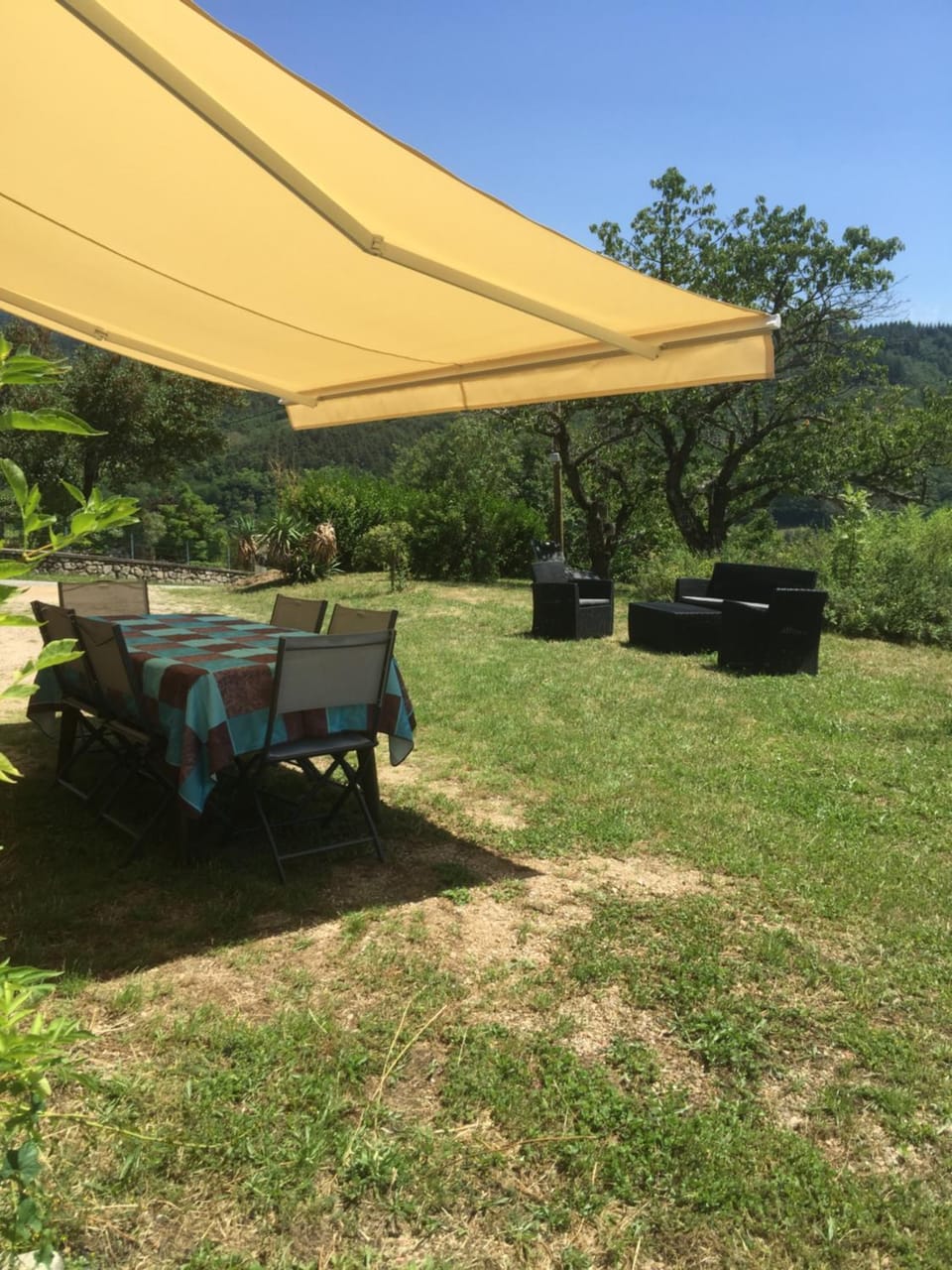 Day, Natural landscape, Garden, Dining area, Garden view