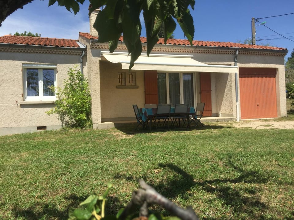 Property building, Patio, Day, Garden