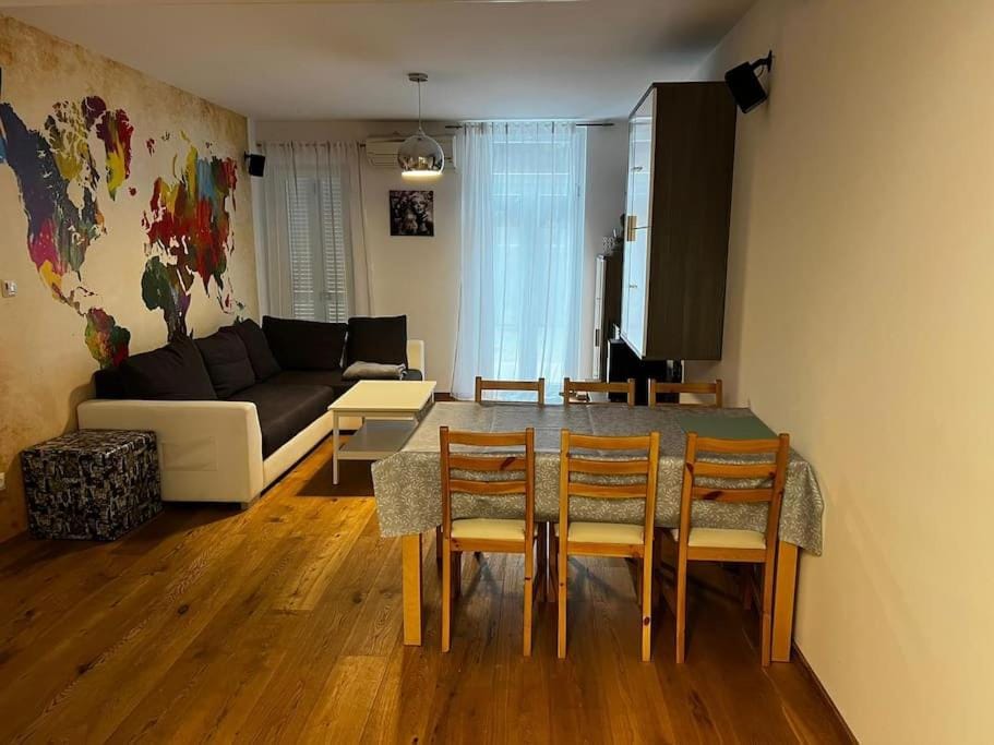 Living room, Dining area