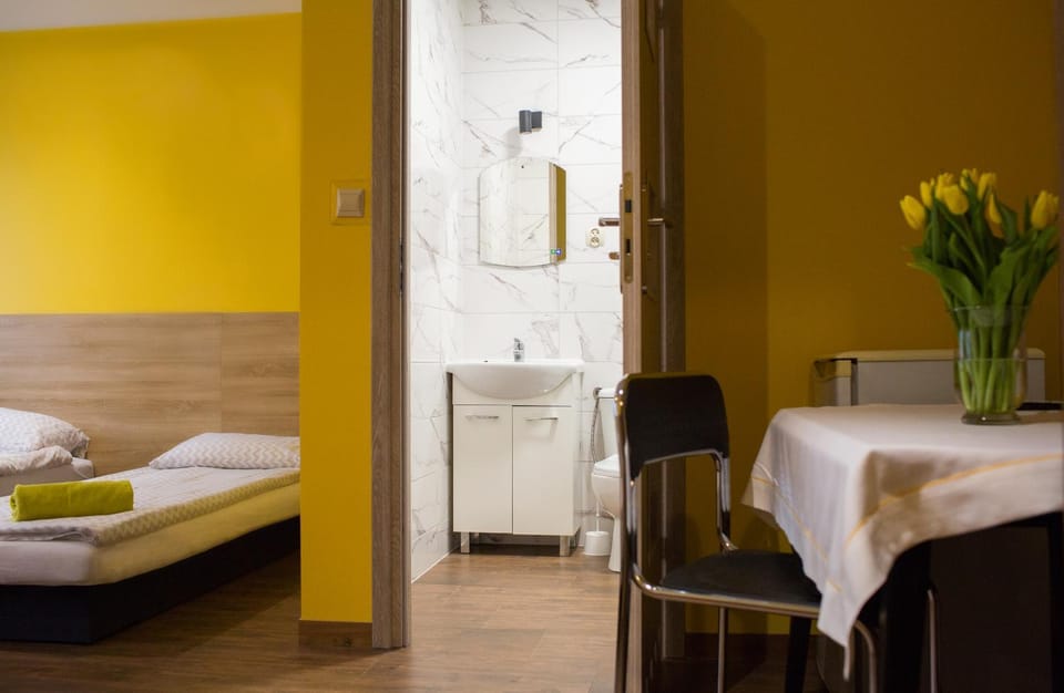 Bed, Bathroom, Photo of the whole room, towels