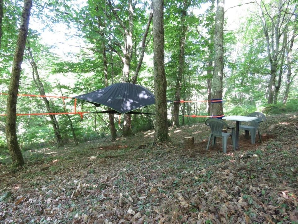 Tente suspendue au coeur de la forêt Luxury tent in Occitanie
