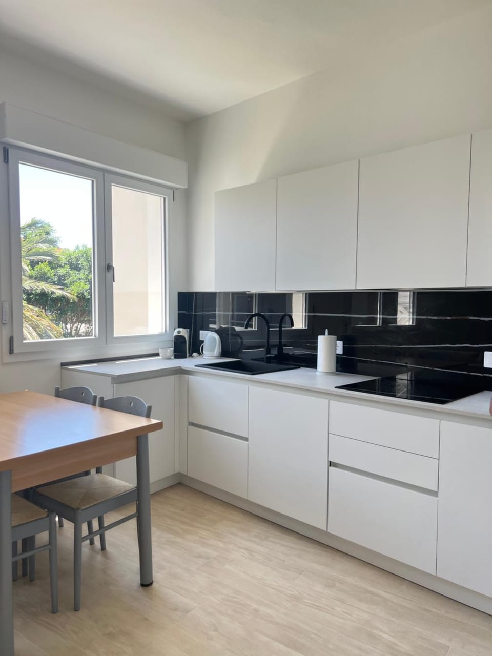 Kitchen or kitchenette, Dining area, dishwasher, stove