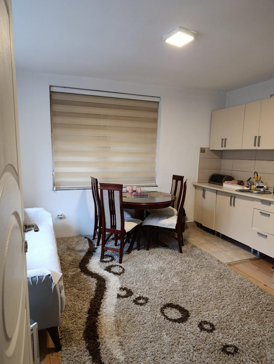 Kitchen or kitchenette, Living room, Seating area, Dining area