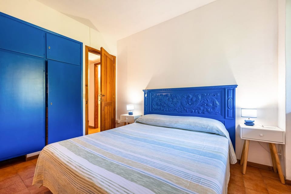 Property building, Living room, Bedroom