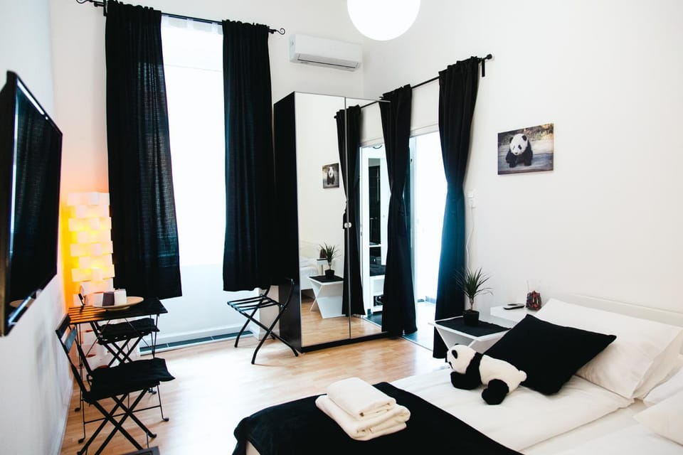 Bed, Dining area
