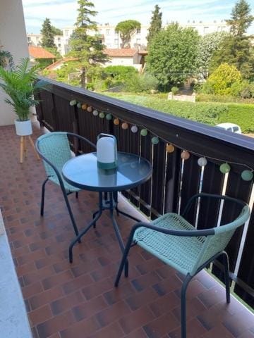 3 chambres, bien placé, calme et spacieux avec balcon et parking Apartment in Avignon