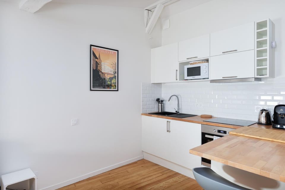 Kitchen or kitchenette