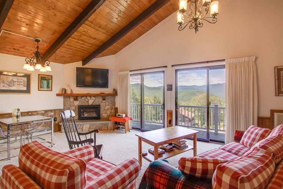 Mountaintop Condo w/ Great Mt Washington View House in Glen