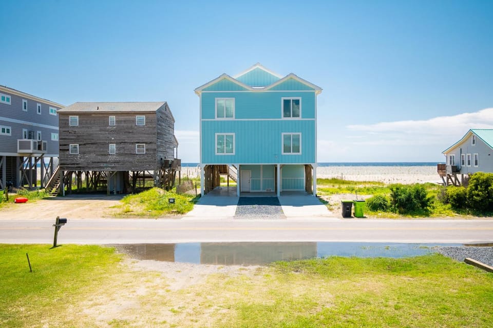 Coastal Breeze by Oak Island Accommodations House in Oak Island