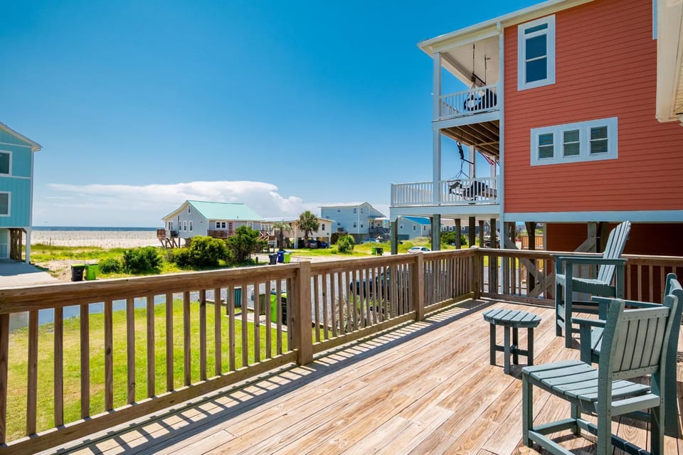 Coastal Breeze by Oak Island Accommodations House in Oak Island