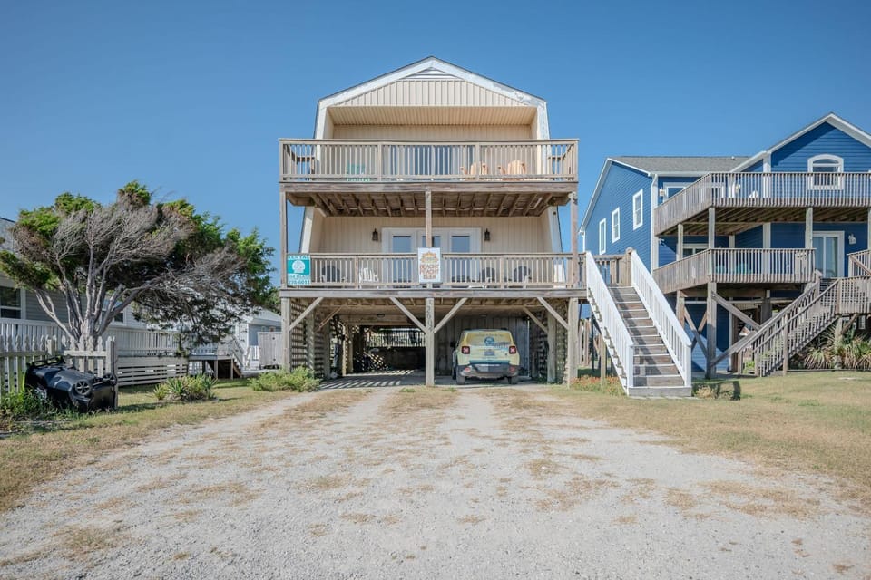 BeachyPeachyKeen by Oak Island Accommodations House in Oak Island
