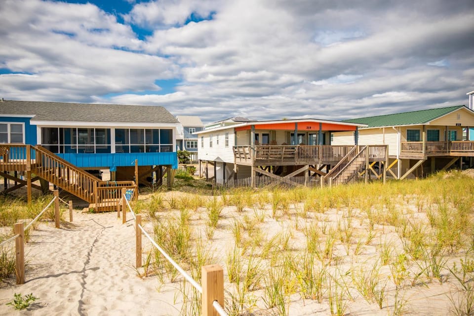 Chillax Inn by Oak Island Accommodations House in Oak Island