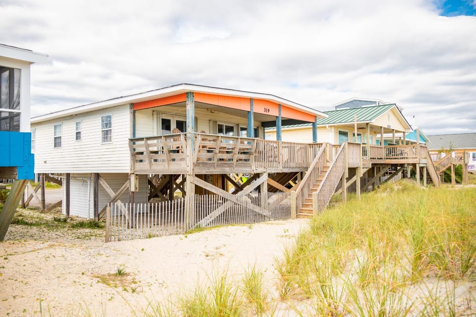 Chillax Inn by Oak Island Accommodations House in Oak Island