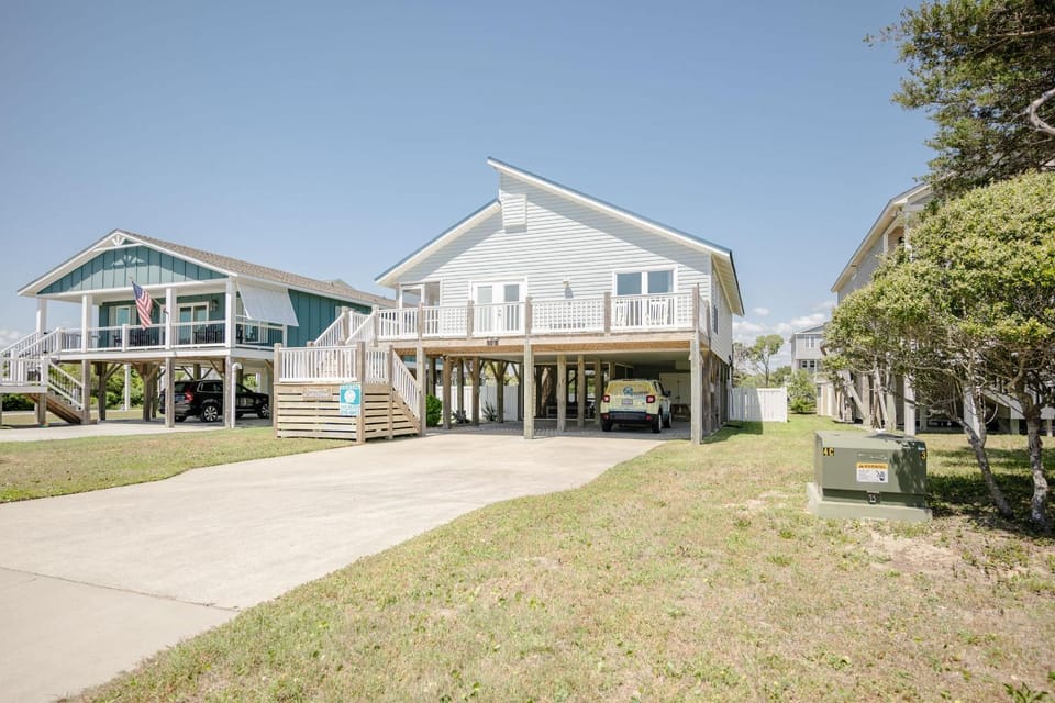 Changes In LAttitude by Oak Island Accommodations House in Oak Island