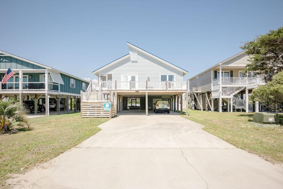 Changes In LAttitude by Oak Island Accommodations House in Oak Island